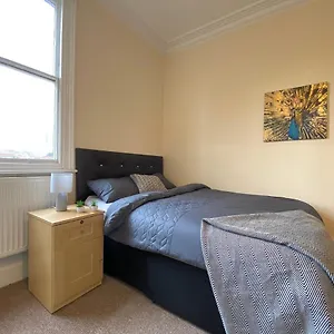 Homestay Spacious Victorian Studio Flat, Doncaster